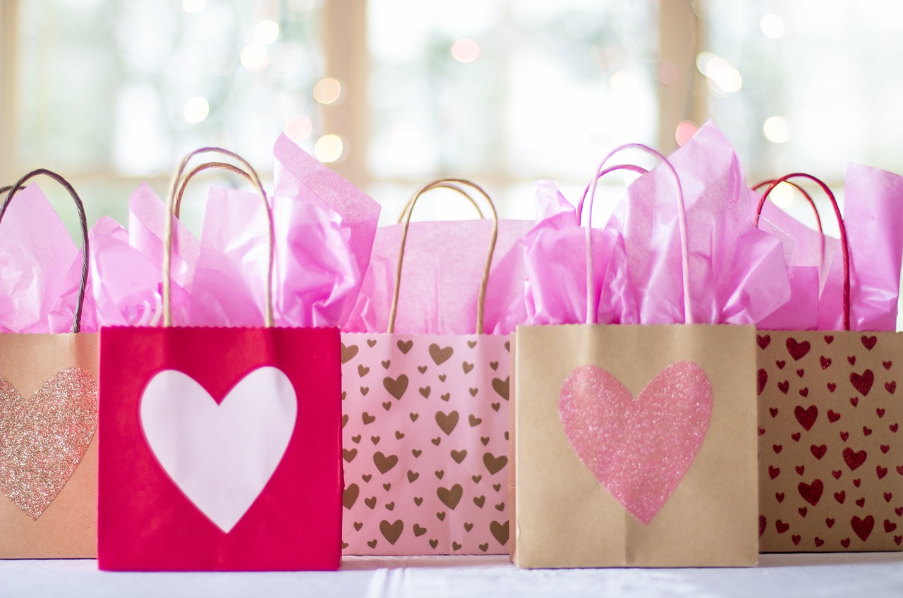 gift-bags-2067663_1280