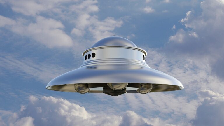 Video: Pilot Spots a UFO
