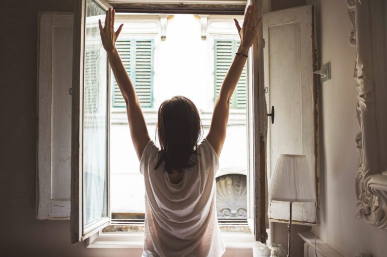 Wake Up To Your Favorite Song To Feel Less Groggy